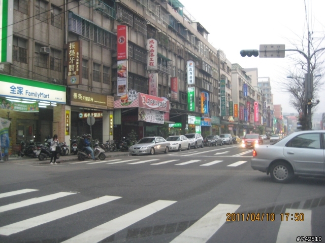 後霧燈會閃到後車 我開前霧燈總可以吧 (新補圖今日你最靓)