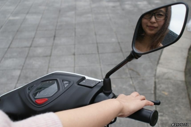 零號機萌少女親上火線換油