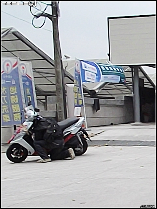台14縣仁愛至埔里看到在試車.不知道是甚麼車..速度太快拍不清楚傷眼
