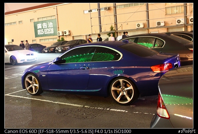 今天去美麗華看到BMW車聚~忍不住拍了幾張跟大家分享一下，這車真是帥啊> <!!!