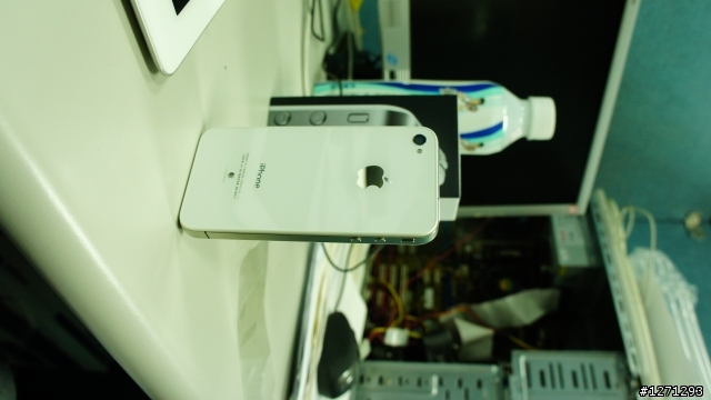 ipad2和他的新朋友iphone4見面了~