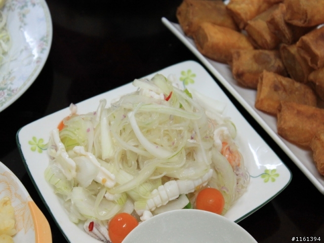 我家晚餐開飯了....吃的很心虛...