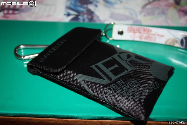 EVA保護貼+crimson iphone 4鋁殼(新手拍照傷眼慎入)