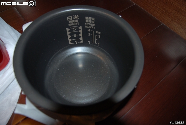 日本脫出第二彈,Mitsubishi NJ-XSB10[蒸気レスIH炊飯器(電子鍋)開箱文.