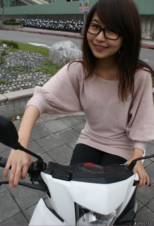 零號機萌少女親上火線換油