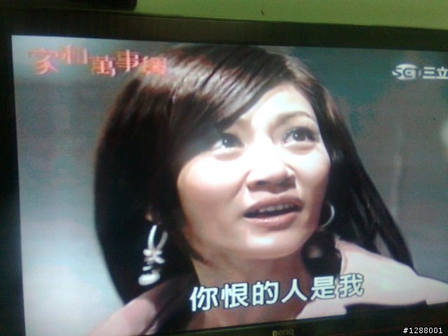 BENQ SQ4242 畫面黑色陰影部份