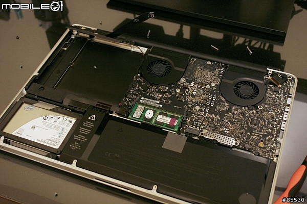 [敗家] 2011 MacBook Pro 15" + 120GB SSD + 8GB RAM 台灣版開箱 (更新：03/31 改裝第二顆硬碟)
