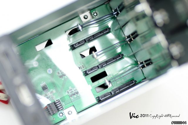 [開箱] 兩槽5.25轉三個3.5吋內接硬碟 ICY DOCK 免螺絲硬碟抽取模組