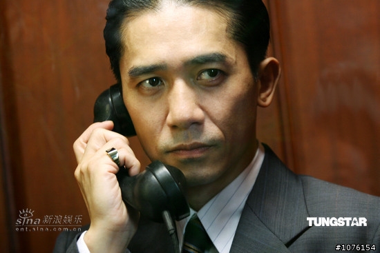 原來三十年前就有台版的約翰屈伏塔+梁朝偉了。。。國人真是不長眼丫。。。