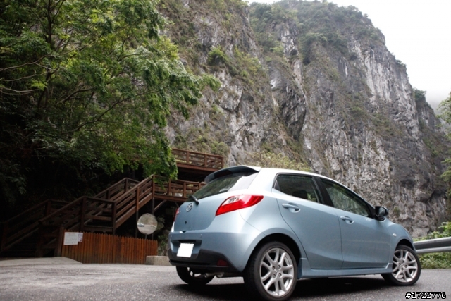 履行。旅行-New Mazda2橫跨中橫公路