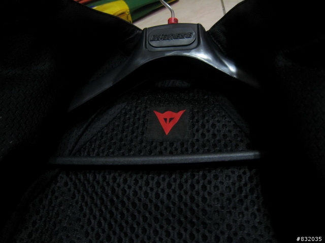 簡易開箱 Dainese T. AVRO DIV. 2件式皮衣-3D款 (4/20購買於台北Dainese旗鑑店) 刷卡/送連身滑衣/送皮衣保養液
