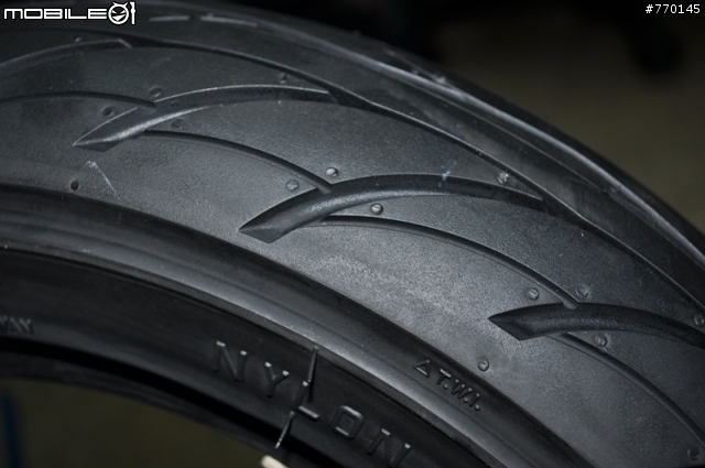 [開箱]十吋黑色甜甜圈 正新 C699 龍胎