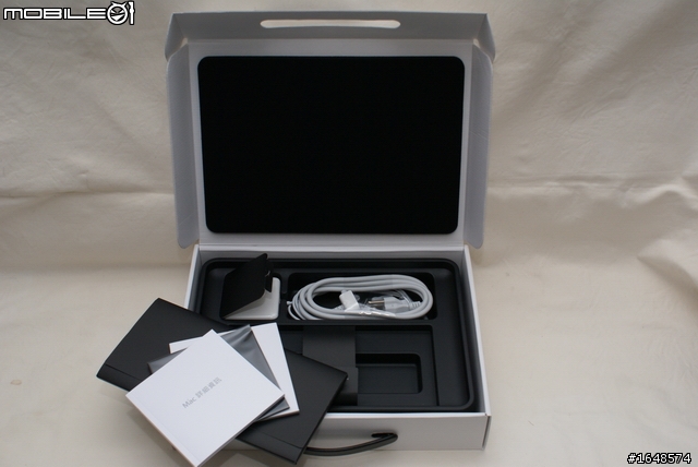 [不專業之代友開箱]MacBook Pro 13" 入門款