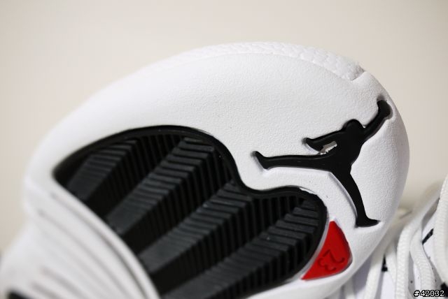 [遲到兩年的開箱] Air Jordan XII Retro