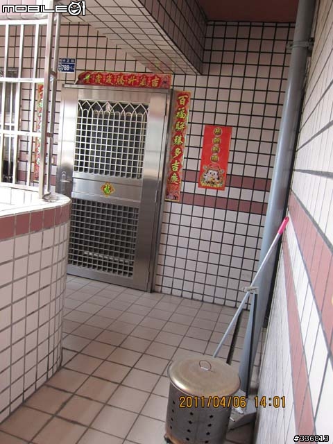 隔壁的把公設當自己家也把逃生陽台封死