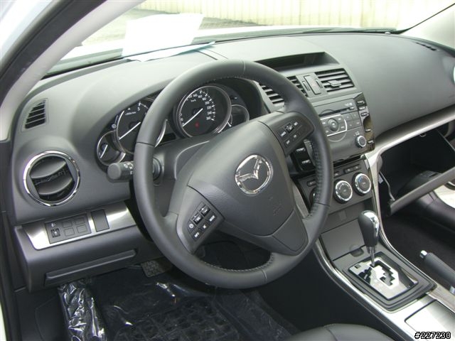 Mazda 6 2.0 白