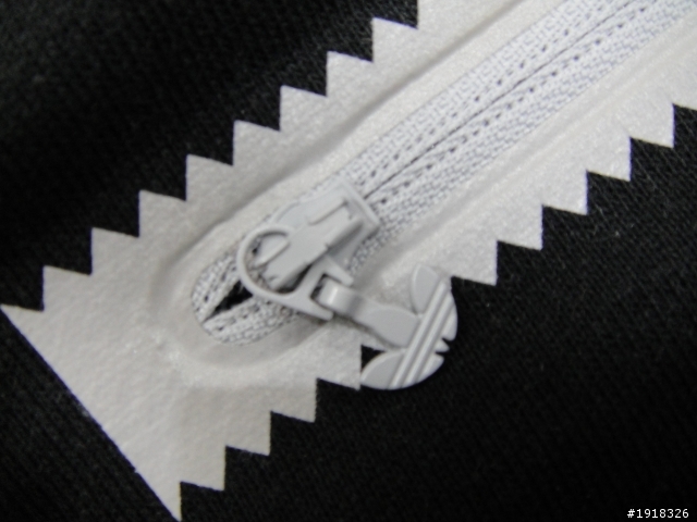 這件ADIDAS ORIGINALS 忍者鋸齒面罩外套真或假