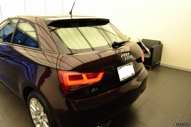 愚人節 ^^ 開箱一下下 Audi A1
