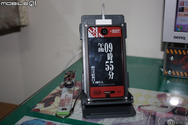 EVA保護貼+crimson iphone 4鋁殼(新手拍照傷眼慎入)
