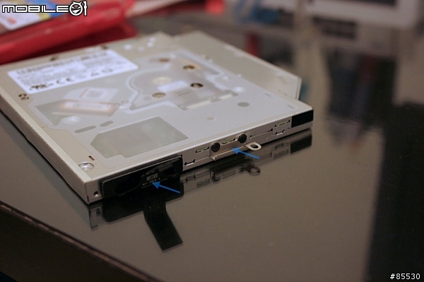 [敗家] 2011 MacBook Pro 15" + 120GB SSD + 8GB RAM 台灣版開箱 (更新：03/31 改裝第二顆硬碟)