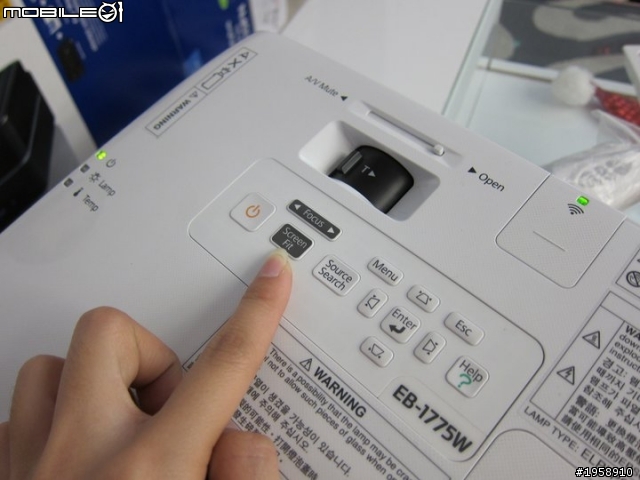 [第一次開箱,請多指教]時尚美型投影機EPSON EB-1775W