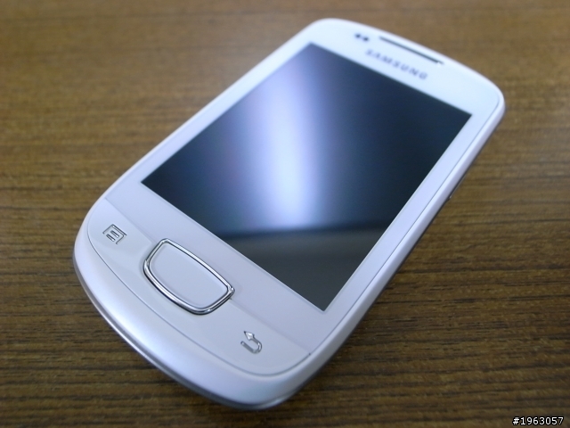 【開箱】終於把Galaxy mini  white 帶回家啦～