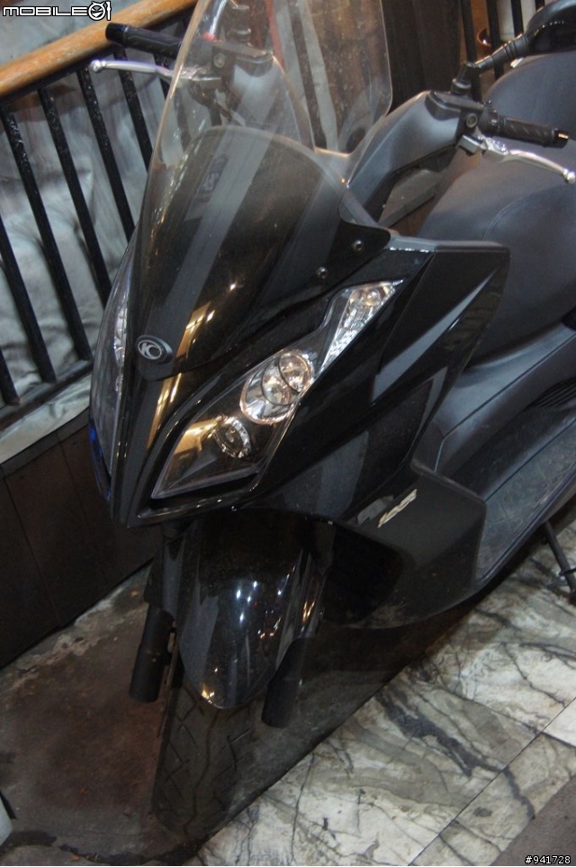 在韓國看到國產品牌機車.. SYM GTS 125 EVO /  Kymco Grand Dink / Kymco  downtown