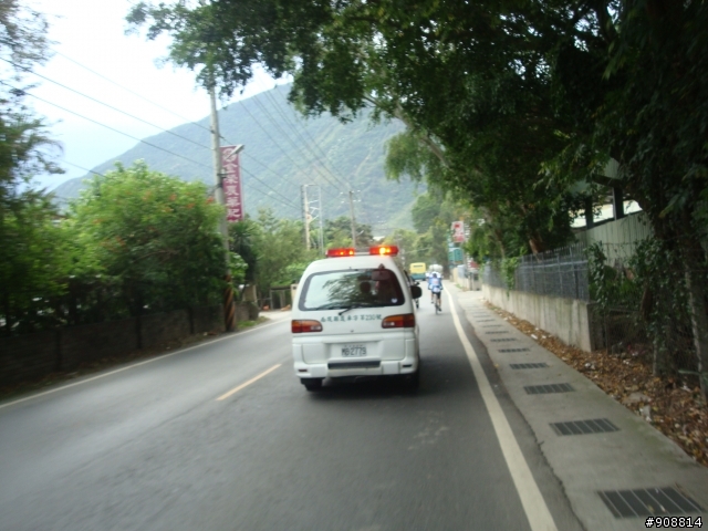 終於逼自己用公路車從埔里爬上武嶺....