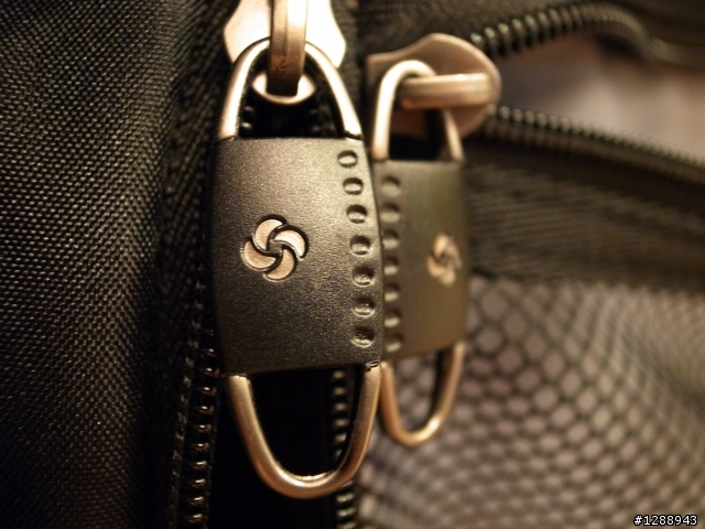 [開箱]Samsonite 32吋 Pixelcube 旅行箱