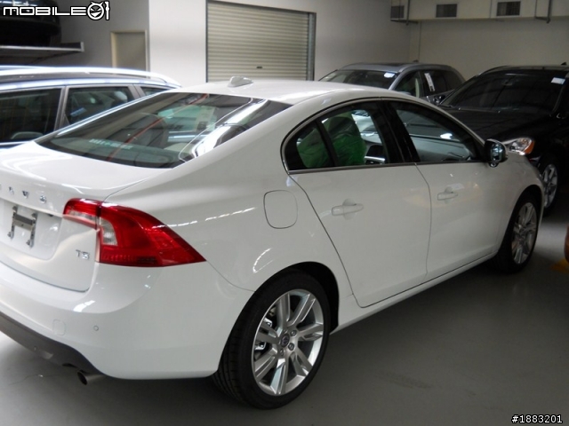 2011 S60 T5 極地白 假開箱 ^^