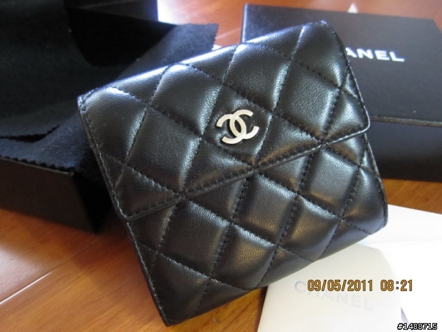 銀行送的母親節禮物台新活動滿額寄來的CHANEL皮夾