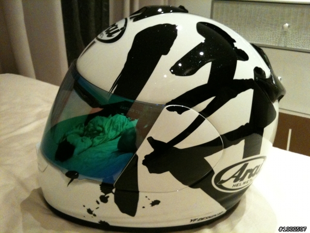 日本出差敗家...TAICHI防摔手套+ARAI 侍 安全帽 (簡略開箱)