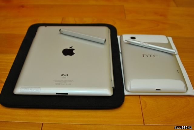 黑白雙雄 -- iPad 2 & Flyer