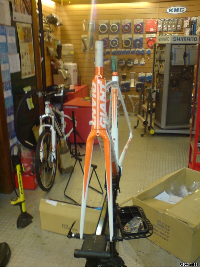 2011 GIANT  車架版TCR 開箱!! 小橘的誕生~!