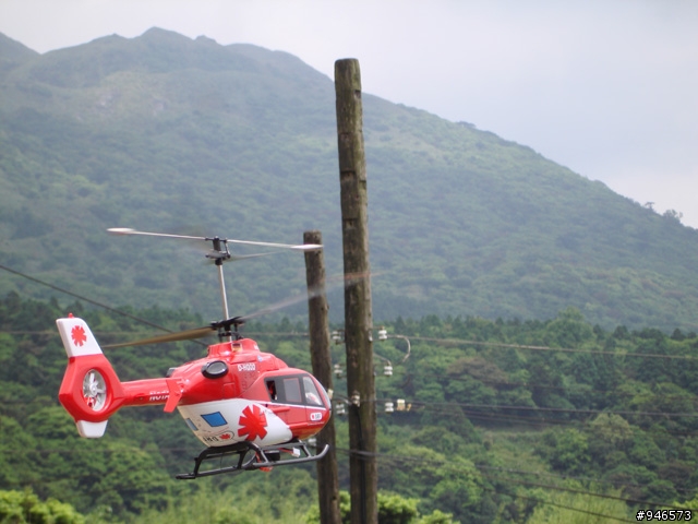 2.4GHz 四動入門級 Eurocopter EC-135 共軸雙旋翼直升機 外拍