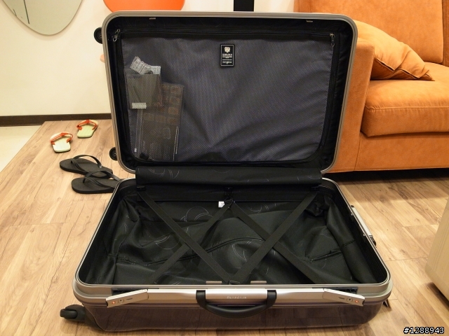 [開箱]Samsonite 32吋 Pixelcube 旅行箱