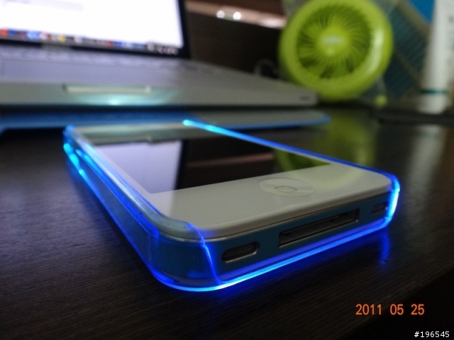 我的iPhone4背殼發光囉