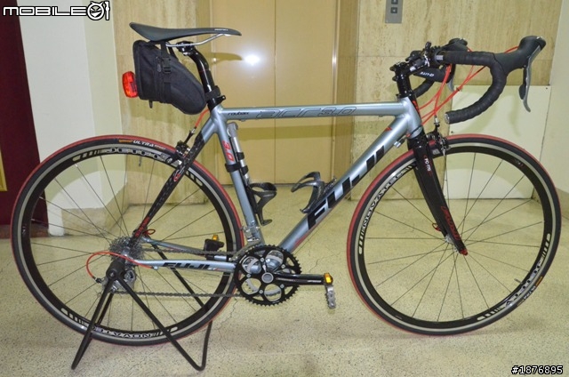 各位車友們一起來分享自己的 Specialized  座墊吧! :D