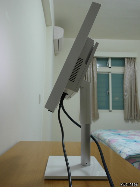 泡菜逸品！正宗韓國SAMSUNG CPVA面板 ~ F2380小白機！