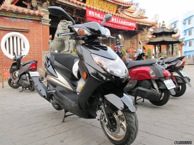 終於換車了...2011年式新勁戰^^