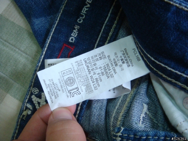 Levis 新女褲款紅旗缺Logo?