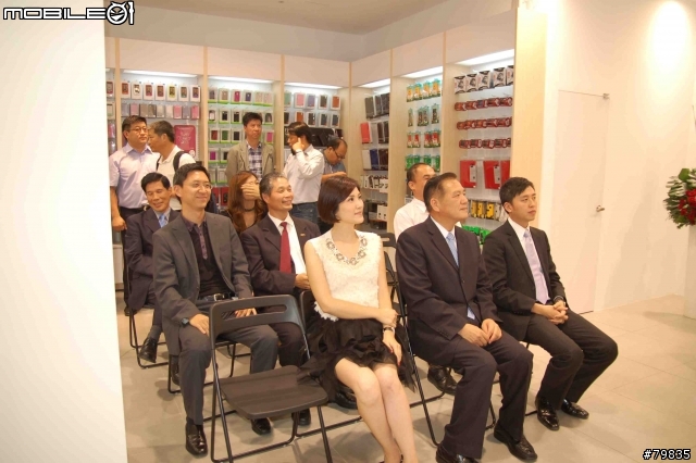 [分享]新竹蘋果店遊記之新竹大蘋果旗艦店開幕（有正妹照圖多）