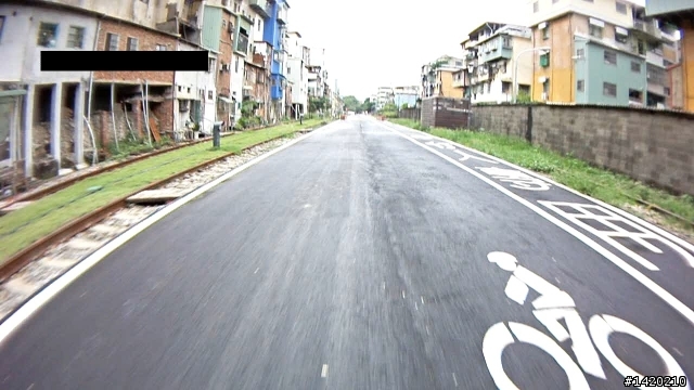 [有圖有真相]高雄市自行車道(鼓山一路至北斗街)設計不良!