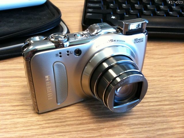 [開箱] FUJI 550 EXR 簡單開箱