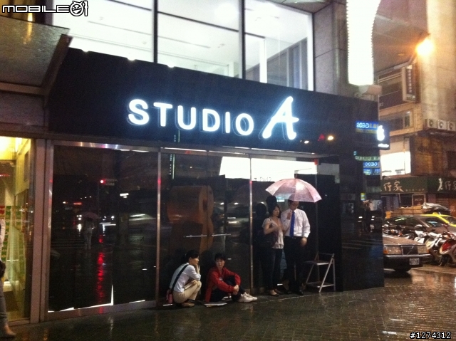 Studio A 新門市98排隊買iPad 2現場