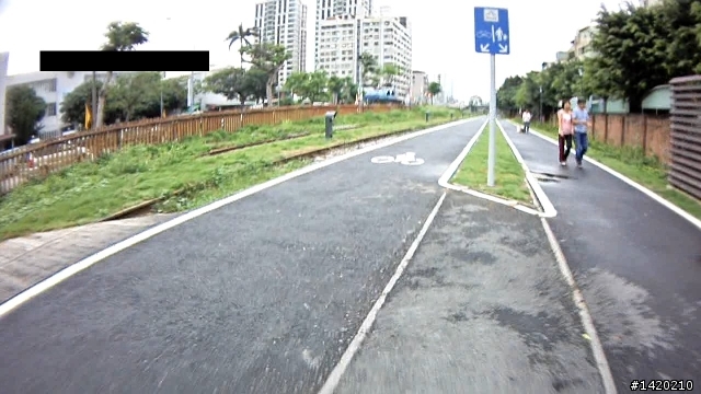 [有圖有真相]高雄市自行車道(鼓山一路至北斗街)設計不良!