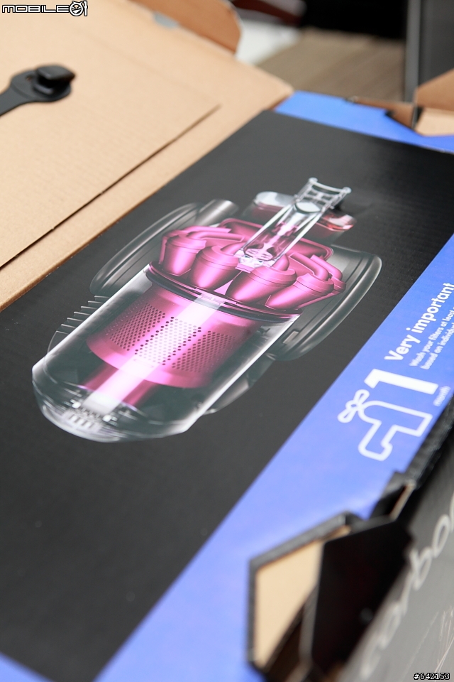 [開箱] 艷麗出擊 dyson DC26 carbon fiber complete