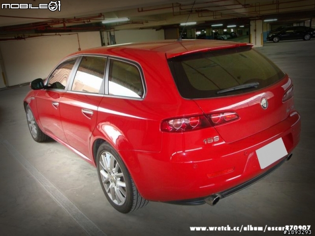 停車場的美車一部