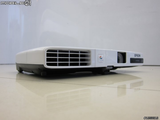 [第一次開箱,請多指教]時尚美型投影機EPSON EB-1775W