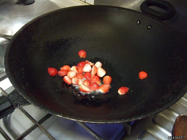 [暗黑料理] 草莓牛奶